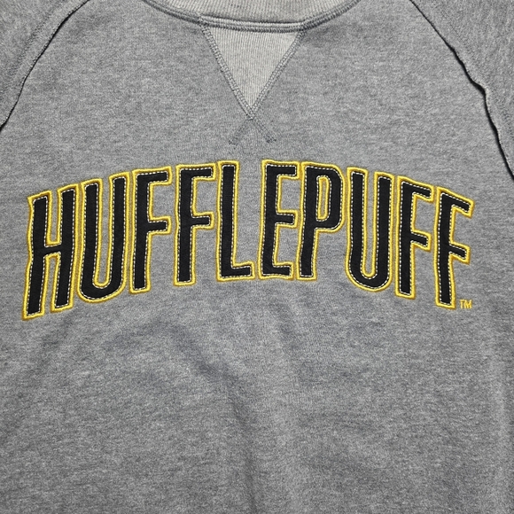 Universal Studios Hufflepuff Sweatshirt - Raglan Ruffle Hem Women's Size XS - Picture 3 of 8